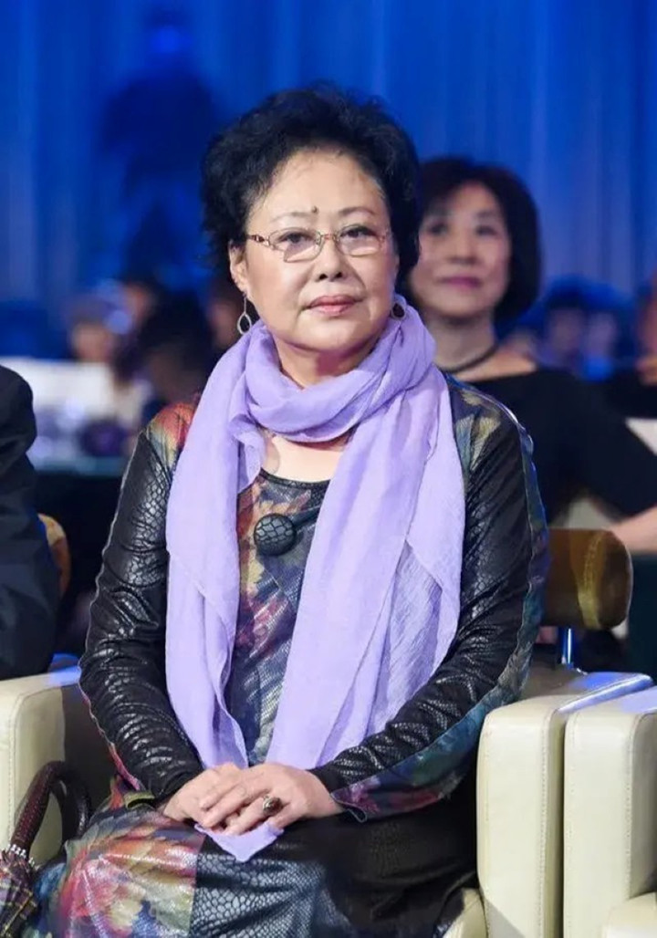 Tư Cầm Cao Oa bất hạnh trong hôn nhân.