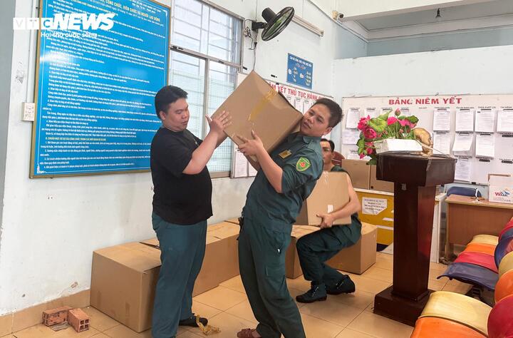 Hồ sơ, giấy tờ quan trọng được ưu tiên phân loại kỹ càng.
