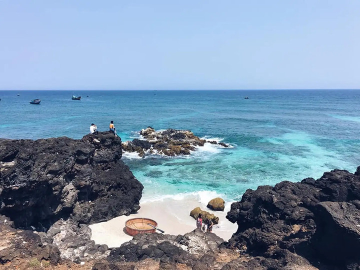 Đảo Lý Sơn là một trong những địa điểm thu hút sự quan tâm từ khách du lịch khi đến Quảng Ngãi.