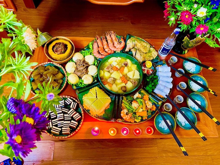 Mâm cỗ cúng mùng 1 tháng Chạp. (Ảnh: Nga Dang)