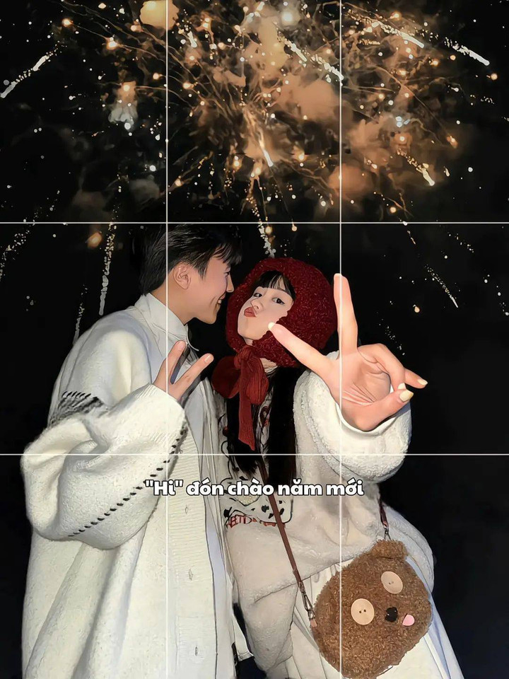 Tạo dáng giơ tay "hi" chào năm mới. (Ảnh: Huyền Myy)