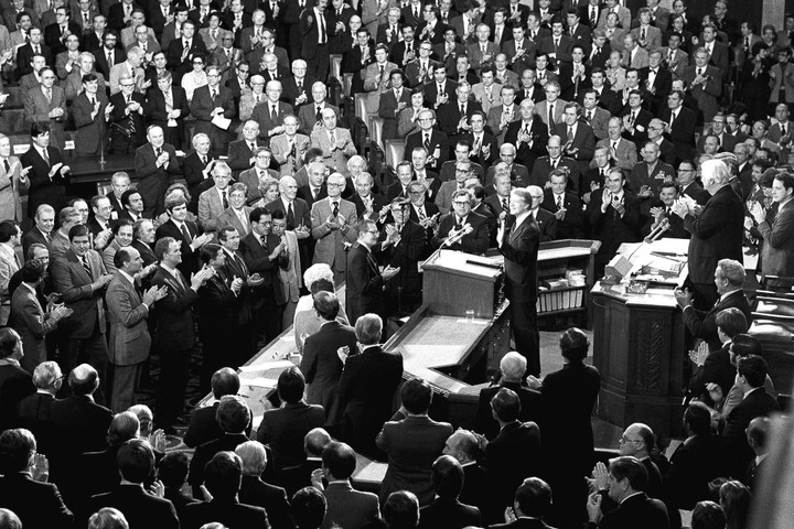 Tổng thống Mỹ Carter chuẩn bị đọc bài diễn văn Thông điệp Liên bang.