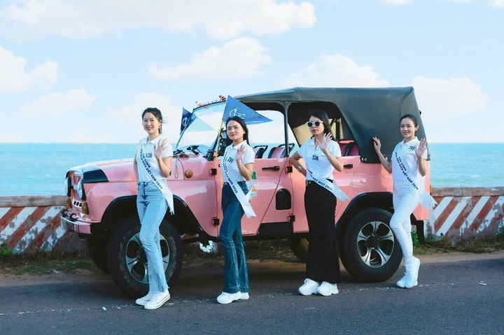 Thí sinh Hoa hậu Biển Việt Nam 2024 diễu hành bằng xe jeep - 2