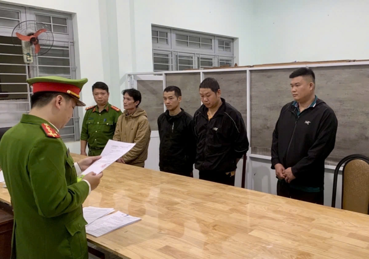 Phòng Cảnh sát kinh tế, Công an tỉnh Đắk Lắk đã khởi tố 4 chủ cơ sở dùng chất cấm sản xuất giá đỗ nhưng dán mác "Vì sức khỏe người tiêu dùng".