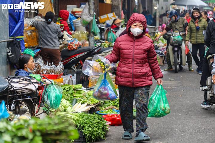 Thị trường mùng 1 cuối cùng của năm Giáp Thìn: Giá cau tăng gấp đôi - 19