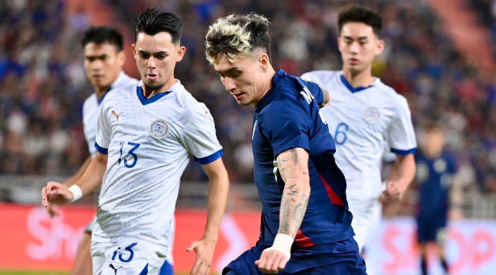 Thái Lan liên tục ép sân.