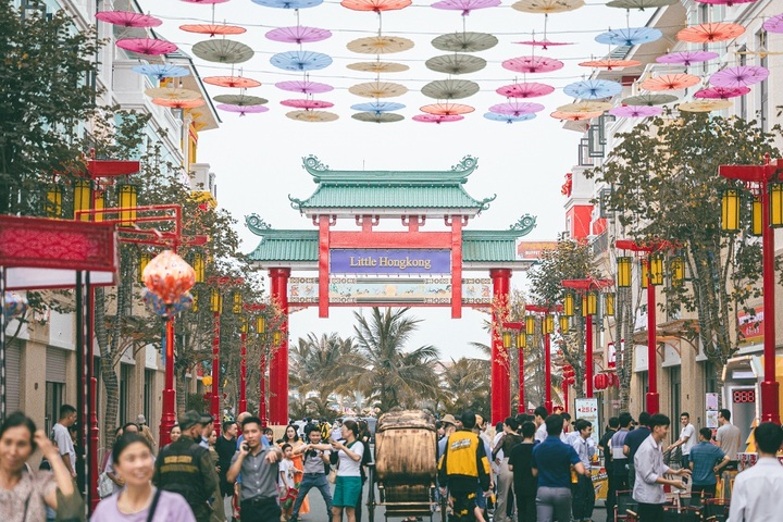Lưu lượng du khách đông đảo đổ về các Khu phố thương mại tại Ocean City.