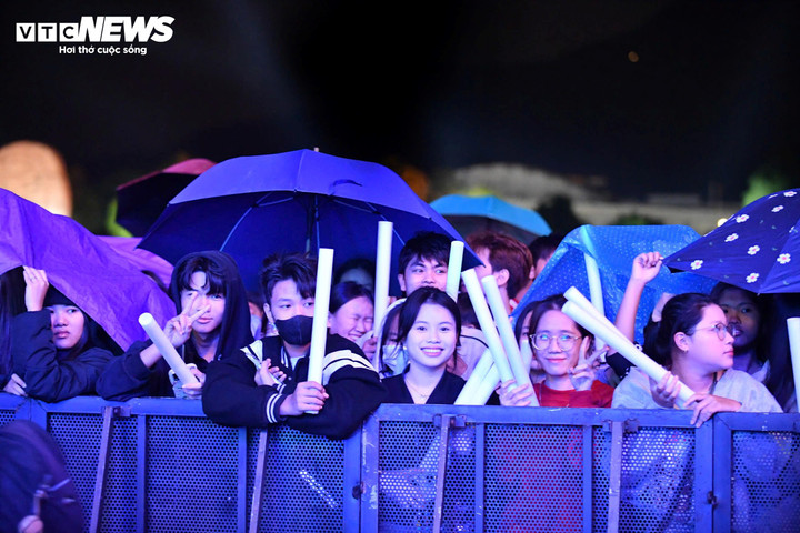 Thế giới và Việt Nam đón năm mới 2025 - 24