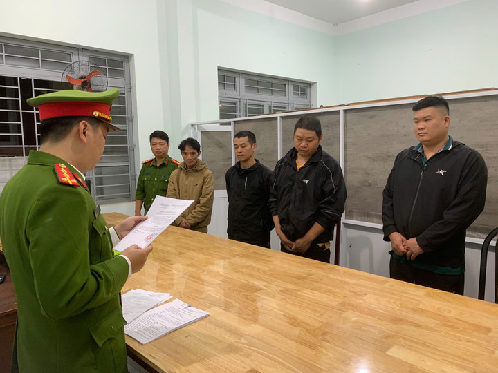 Cơ quan chức năng bắt giam 4 đối tượng là chủ cơ sở làm giá đỗ ngâm hóa chất ở Đắk Lắk.