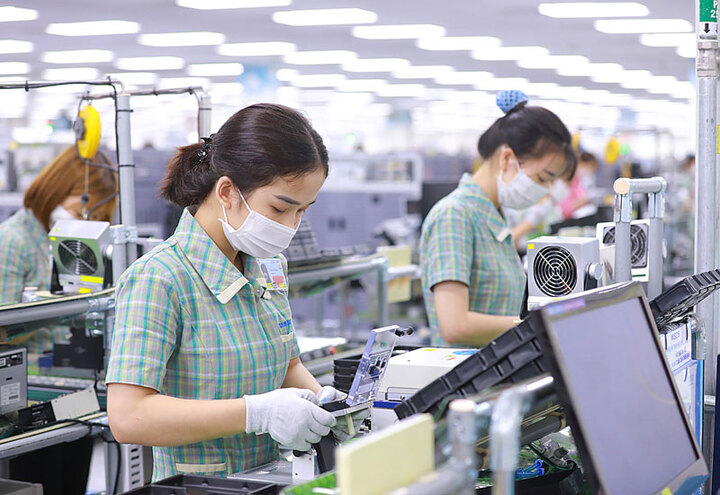 72,6% tổng số người chưa lập gia đình cho biết, tiền lương là nguyên nhân chính ảnh hưởng đến quyết định lập gia đình. (Ảnh minh họa)