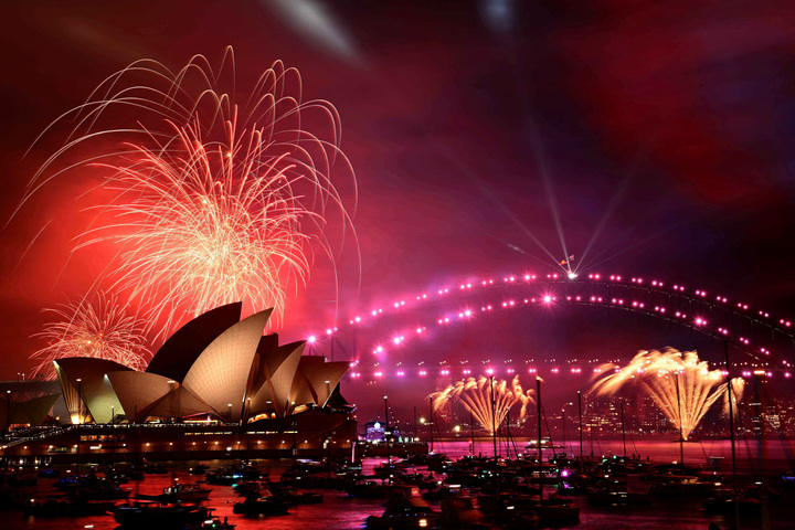 Màn bắn pháo hoa trong lễ đón giao thừa tại Sydney, Australia. (Ảnh: Reuters)