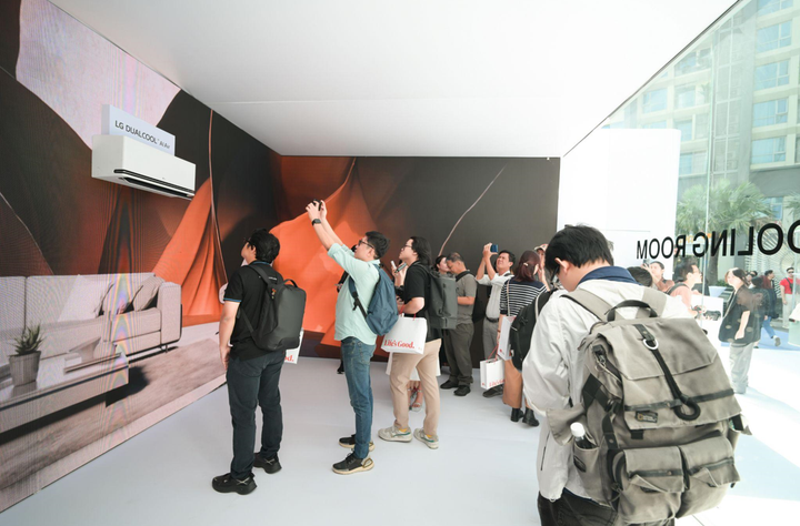 Trải nghiệm và tham gia trò chơi tương tác tại triển lãm.