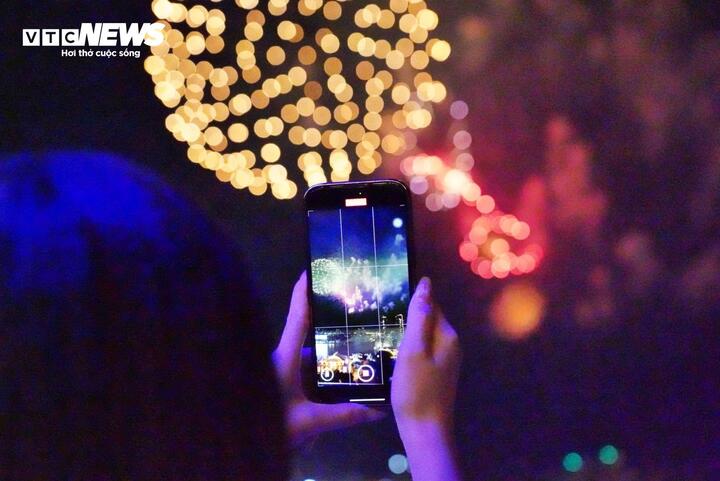Thế giới và Việt Nam đón năm mới 2025 - 3