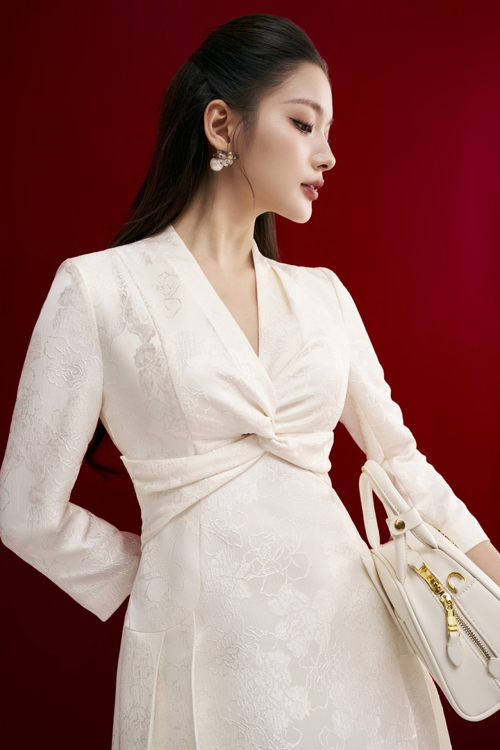 Gợi ý trang phục công sở cho quý cô trong mùa lễ hội - 12