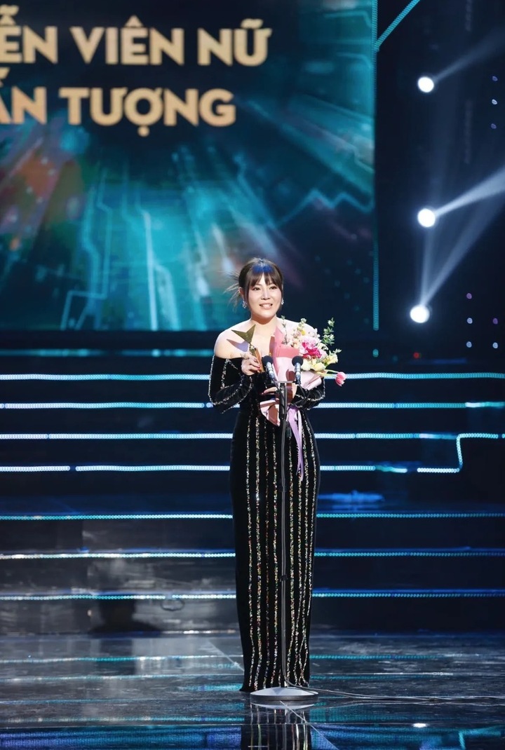 Thanh Hương giành giải "Nữ diễn viên ấn tượng" tại VTV Awards 2024.