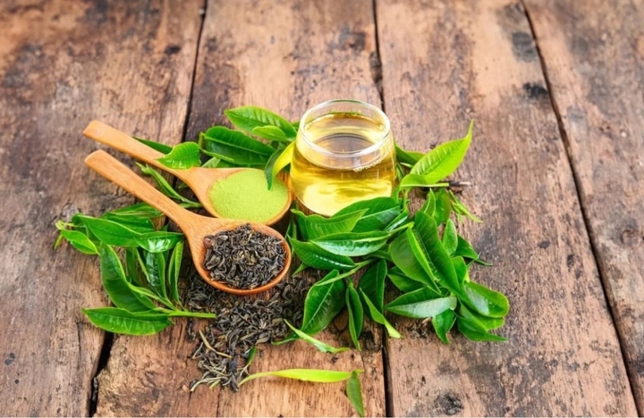Trà xanh cho thêm vài lát gừng có nhiều tác dụng với sức khoẻ. (Ảnh minh hoạ)