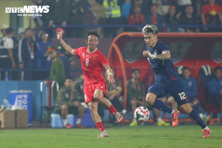 Đội tuyển Việt Nm tiếp tục gây áp lực.