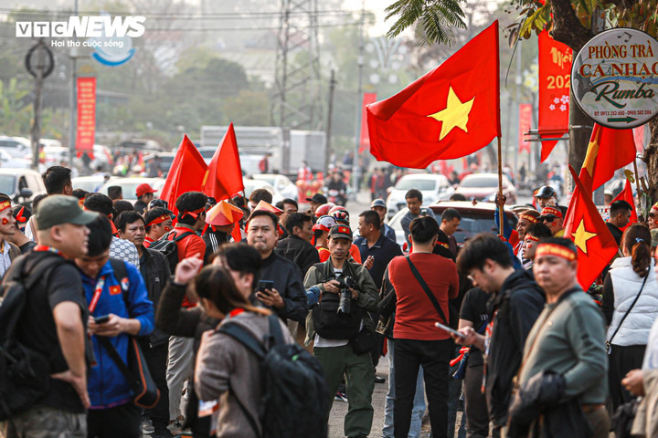 Trực tiếp bóng đá Việt Nam 2-1 Thái Lan: Đội khách thắp hy vọng - 8