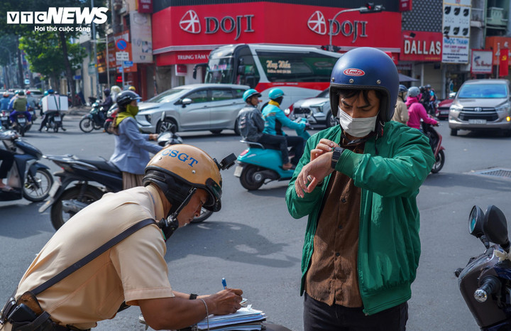 Nhiều người vi phạm ở TP.HCM bất ngờ với mức phạt mới theo nghị định 168.