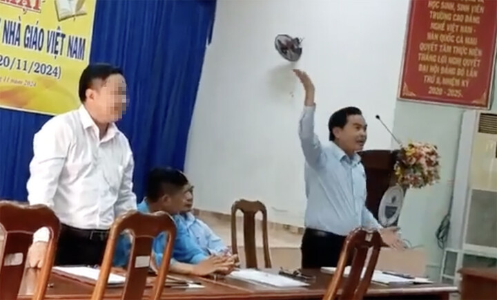 Ông Hồ Hoàng Anh (phải) - Giám đốc Công ty CP Bảo Gia Cà Mau - có hành vi và phát ngôn không chuẩn mực. (Ảnh chụp màn hình)