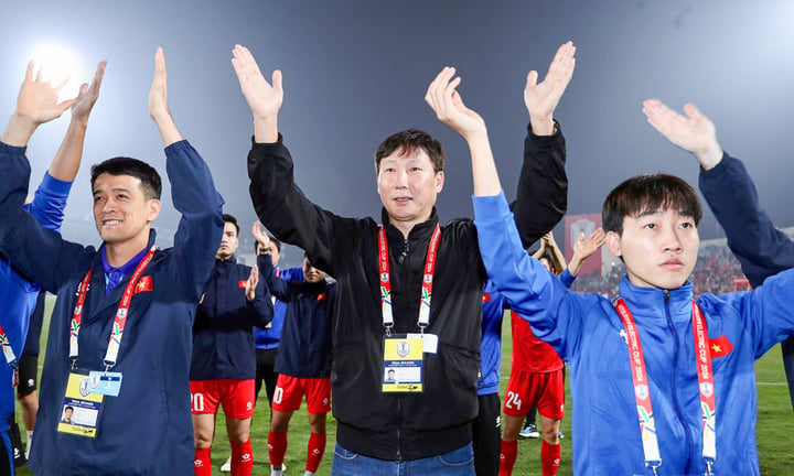 Huấn luyện viên Kim Sang-sik giúp đội tuyển Việt Nam vô địch AFF Cup 2024.