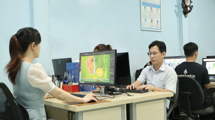 Đội ngũ nhân viên thiết kế tại Vinpack.