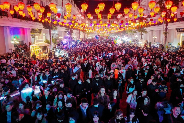 Hàng ngàn người đã có mặt tại Danko City để tham dự Danko Countdown 2025.