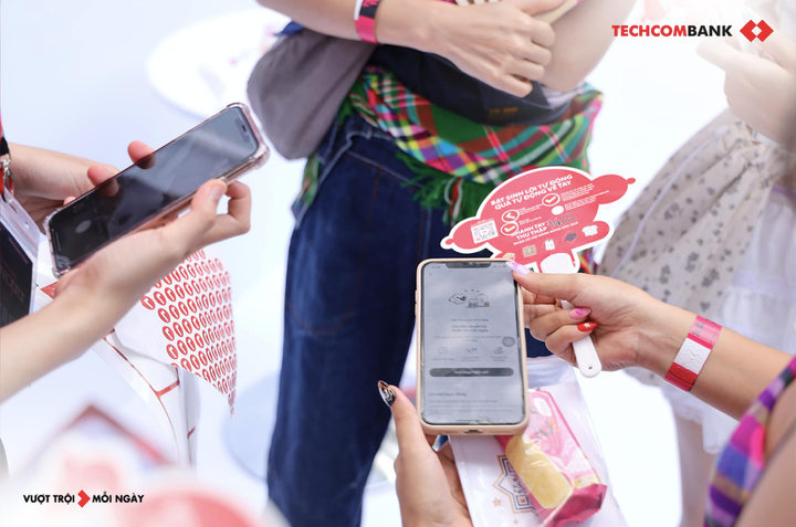 Đồng đầu tư concert 'Anh trai', Techcombank tiên phong với cách làm mới mới mẻ - 4