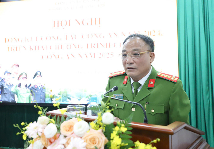 Đại tá Nguyễn Tiến Tần - Trưởng Công an huyện Thường Tín - báo cáo tại hội nghị.