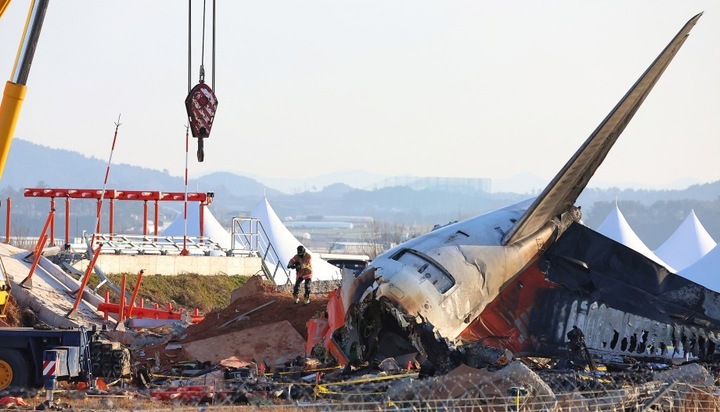 Hiện trường tai nạn máy bay Jeju Air tại sân bay Muan. (Ảnh: Getty)