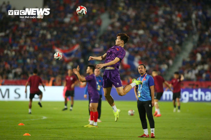 Hoàng Đức là đội trưởng của đội tuyển Việt Nam khi Duy Mạnh, Quang Hải, Tiến Linh không có mặt trên sân.