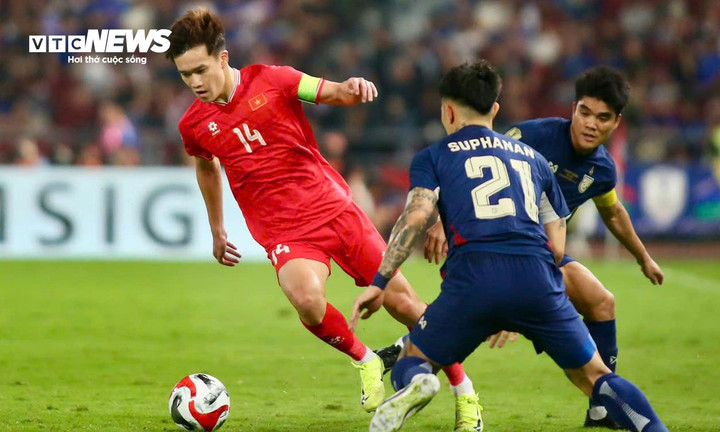 Hoàng Đức, Quang Hải sẽ là các tiền vệ trung tâm của đội tuyển Việt Nam.