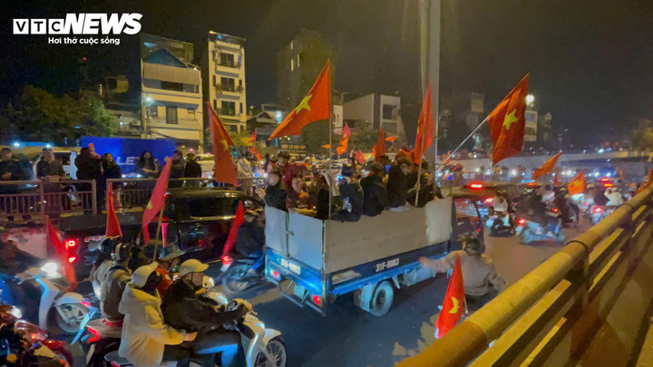 Muôn kiểu "đi bão".