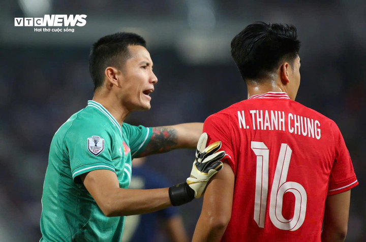 Hàng phòng ngự của đội tuyển Việt Nam cần tập trung.