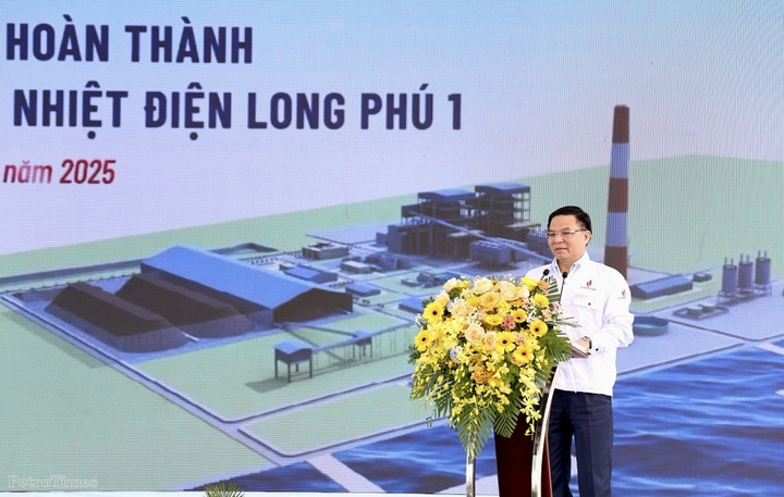 Ông Lê Mạnh Hùng - Chủ tịch HĐTV Petrovietnam - phát biểu giao nhiệm vụ đẩy nhanh thi công hoàn thành Dự án.