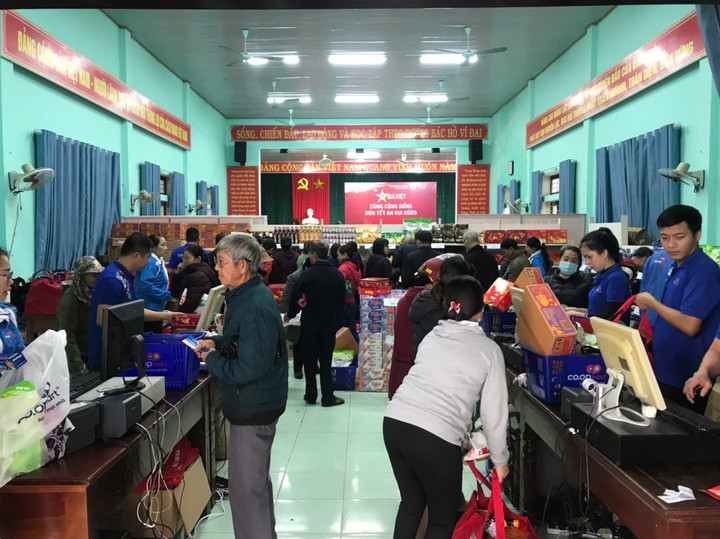 Co.opmart đồng hành cùng Trung ương Hội chữ thập đỏ tổ chức Chợ Tết 0 đồng tại 32 tỉnh, thành phố.