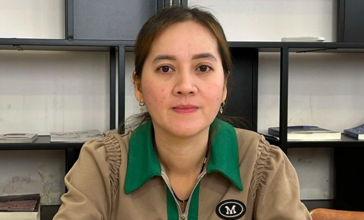 Hồng Loan là con gái cố nghệ sĩ Vũ Linh.