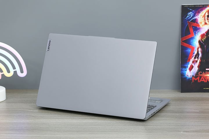 Lenovo IdeaPad Slim 5 15IRU9 83D00003VN.