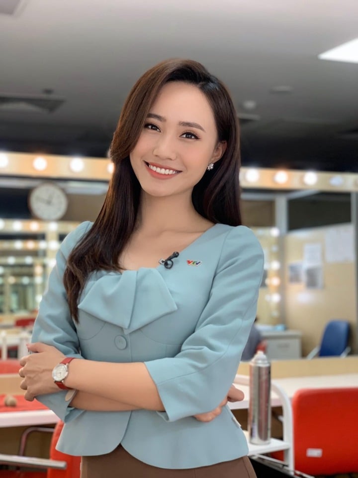 Xuân Anh là MC thời tiết quen thuộc trên VTV.