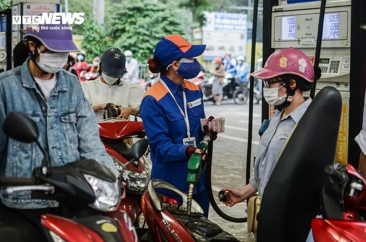 Giá xăng dầu trong nước dự báo tăng mạnh trong kỳ điều hành ngày mai 9/1. (Ảnh minh hoạ: Minh Đức).