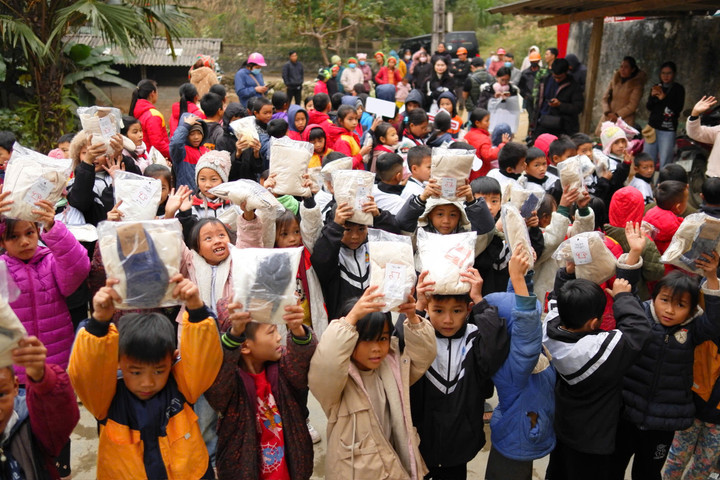 Niềm hân hoan ngập tràn nơi các em nhỏ ở huyện Vị Xuyên, tỉnh Hà Giang.