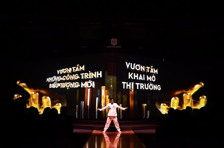 Các cột mốc vươn tầm 2024 của Masterise Homes được truyền tải thông qua ngôn ngữ nghệ thuật.