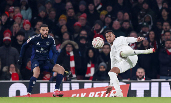 Arsenal ghi bàn ngay sau khi được chơi hơn người. (Ảnh: Getty Images)