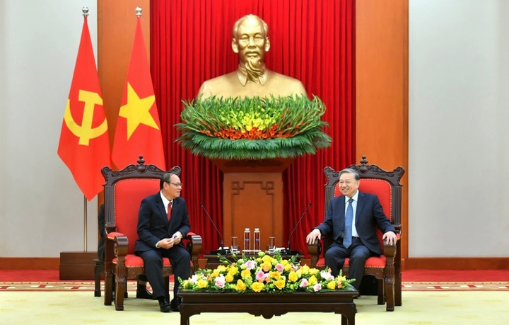 Tổng Bí thư Tô Lâm tiếp Đại tướng Vilay Lakhamphong, Ủy viên Bộ Chính trị, Phó Thủ tướng Chính phủ, Bộ trưởng Công an Lào. (Ảnh: Nhân dân)