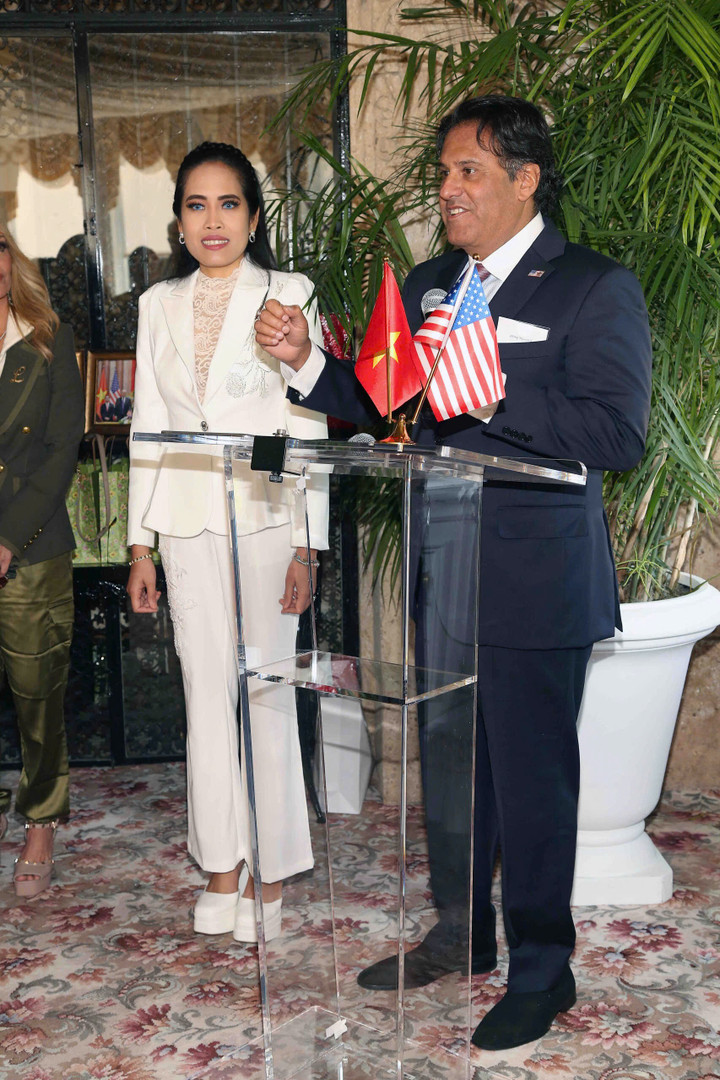 Các đại biểu tham dự sự kiện và phát biểu.