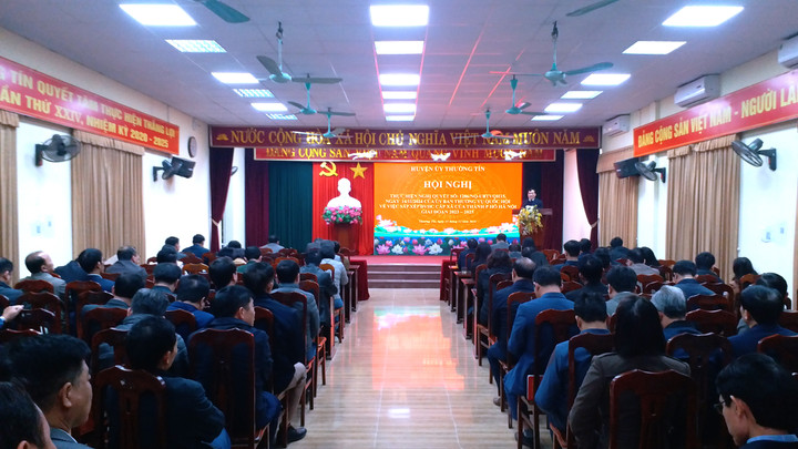 Ông Nguyễn Tiến Minh, Bí thư Huyện uỷ Thường Tín, phát biểu tại Hội nghị.