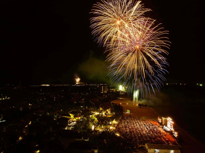 Phú Quốc bùng nổ với một lượng lớn du khách quốc tế trong dịp lễ hội cuối năm.