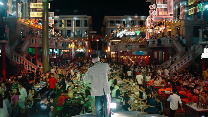 Những khu phố thương mại dưới sự quản lý của Vincom Retail đều ghi nhận doanh thu như mơ.