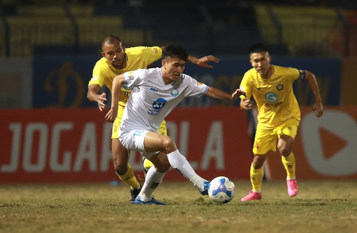 Doãn Ngọc Tân gây sốt sau AFF Cup, HLV châu Âu nói lời thật lòng về trụ cột ĐT Việt Nam