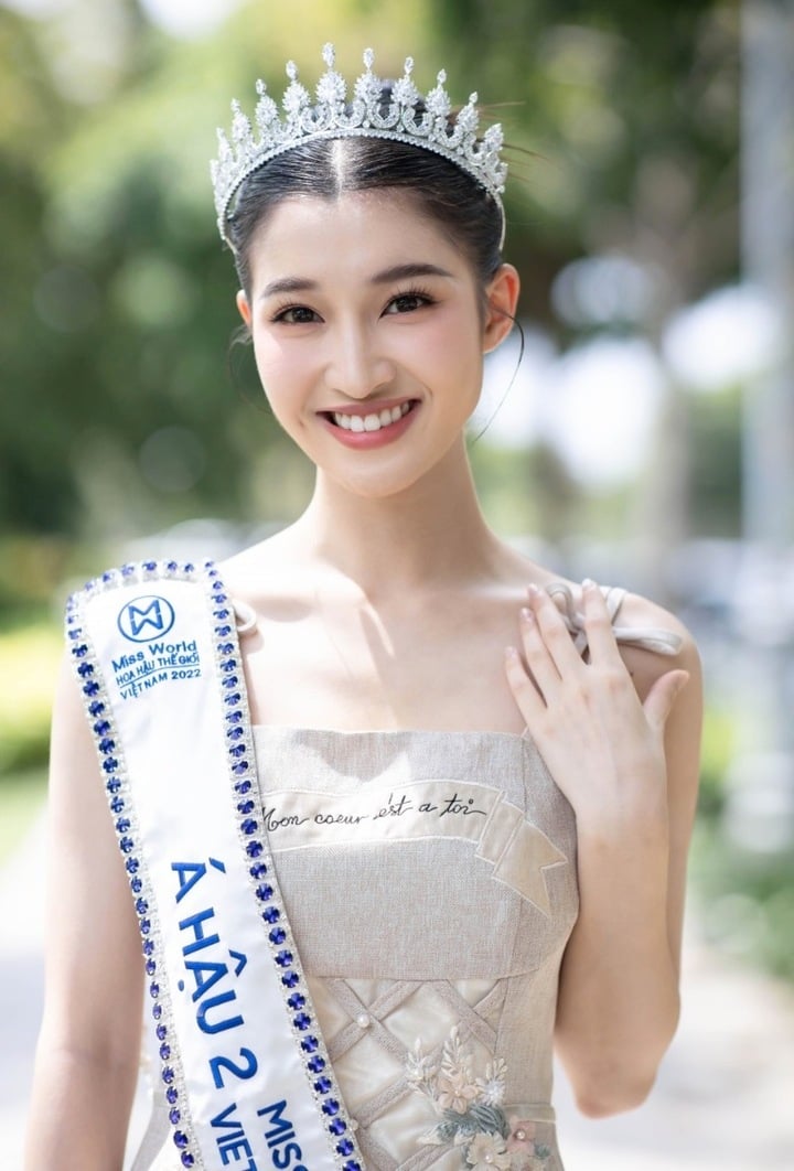 Nguyễn Phương Nhi đăng quang Á hậu 2 cuộc thi Miss World Vietnam năm 2022.